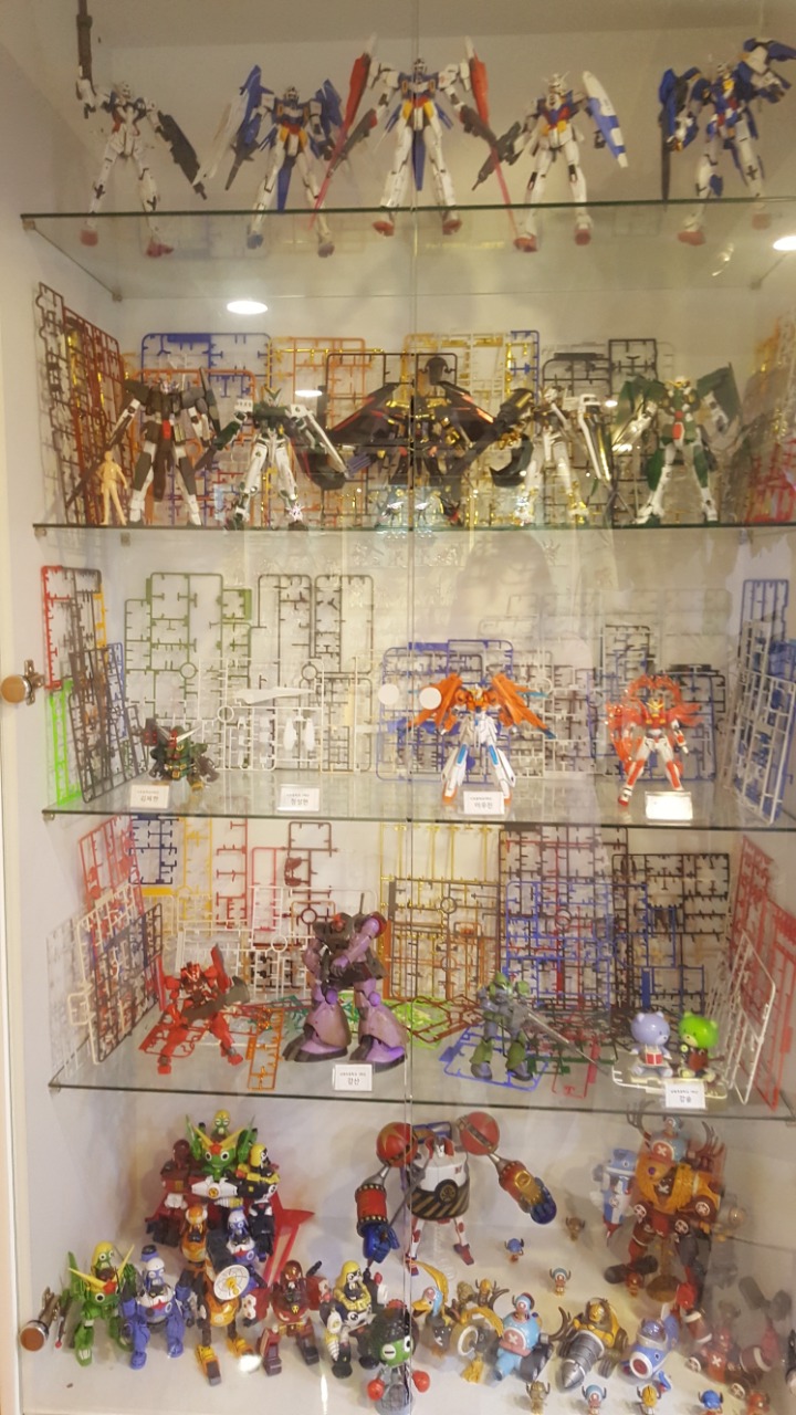 구밑에후기보고 건담이 이색적인 삼둥이치맥카페 다녀왔네요~ 관련 이미지 6