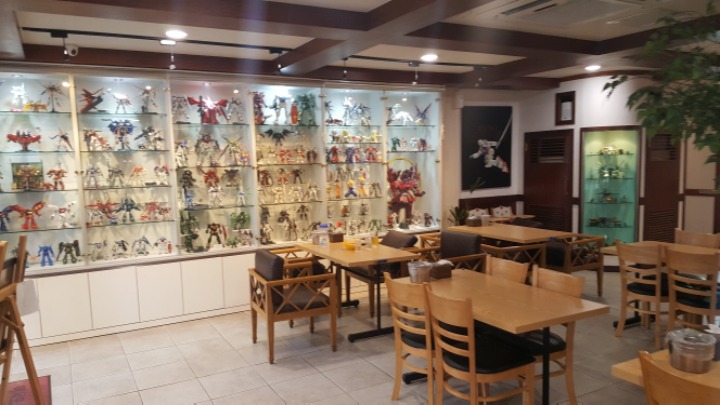 구밑에후기보고 건담이 이색적인 삼둥이치맥카페 다녀왔네요~ 관련 이미지 1